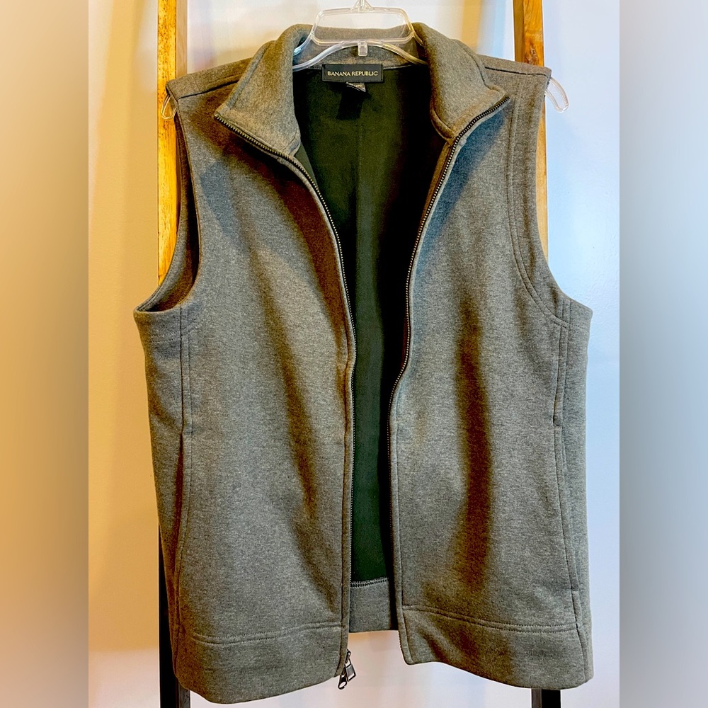 Olive green-grey men’s Banana Republic zip-up vest